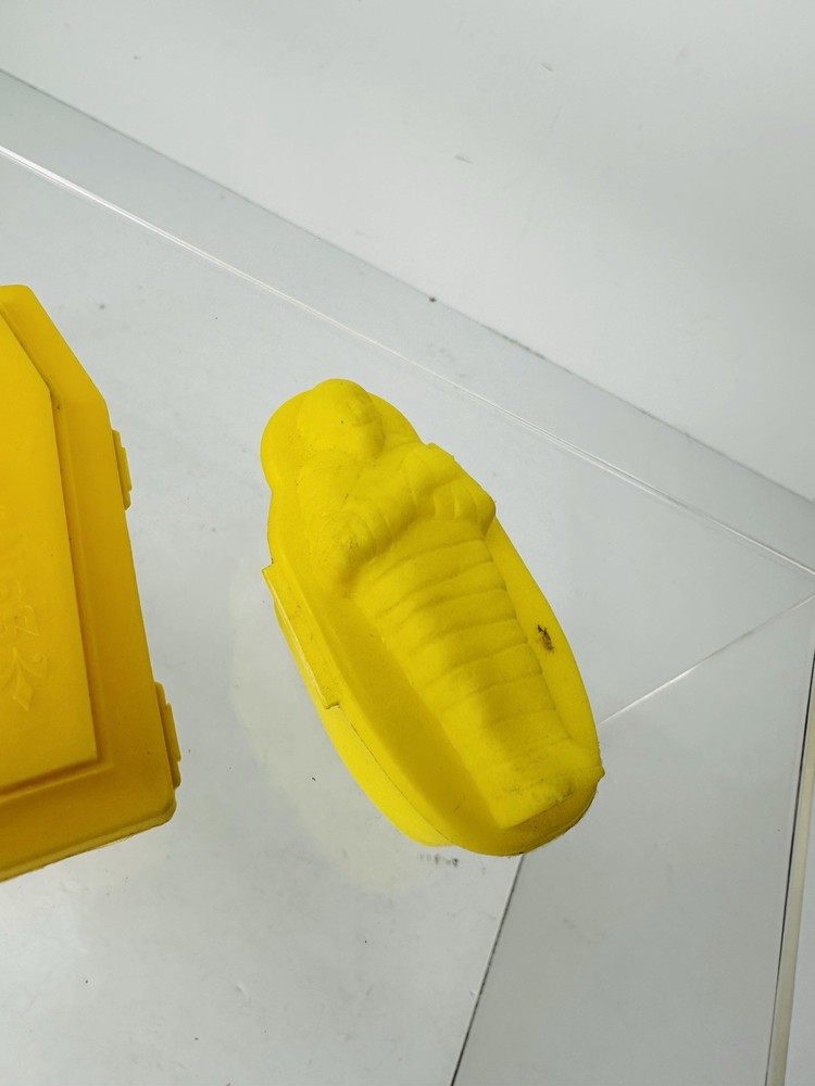 Vintage FLEER MR BONES Empty Yellow Coffin Casket Mummy Plastic Candy Container