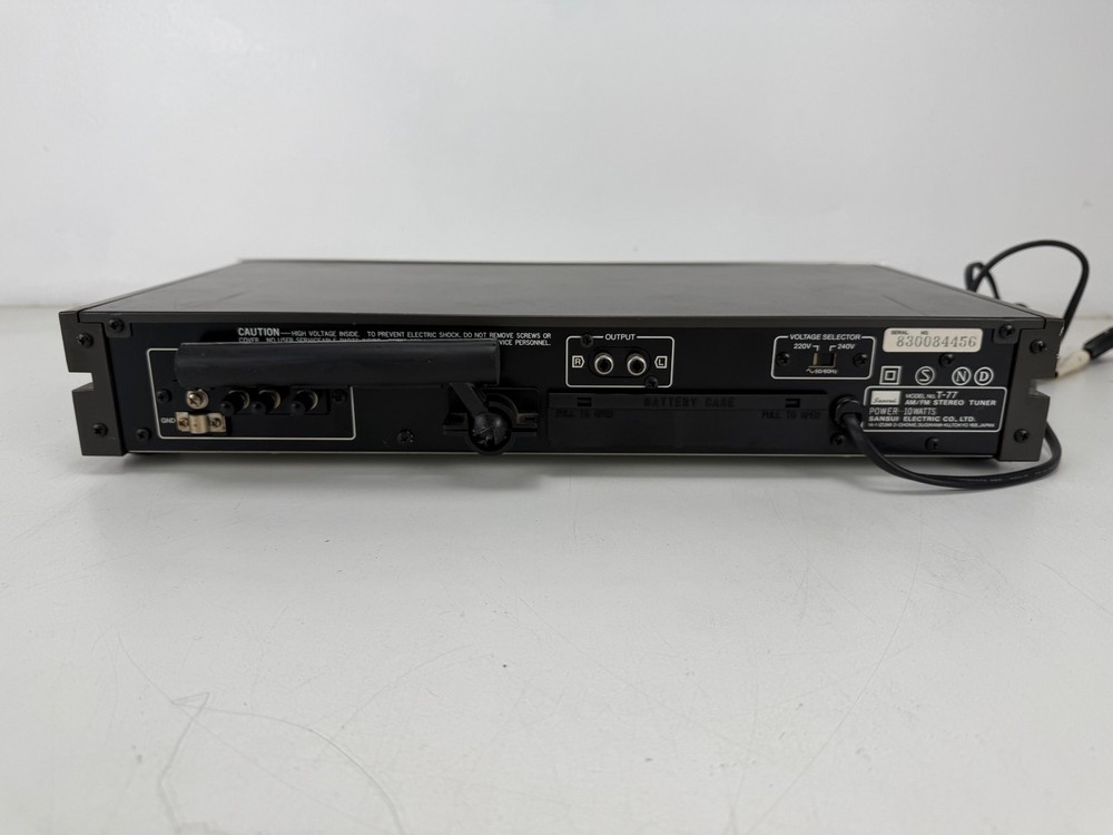Sansui T-77 Synthesizer Tuner