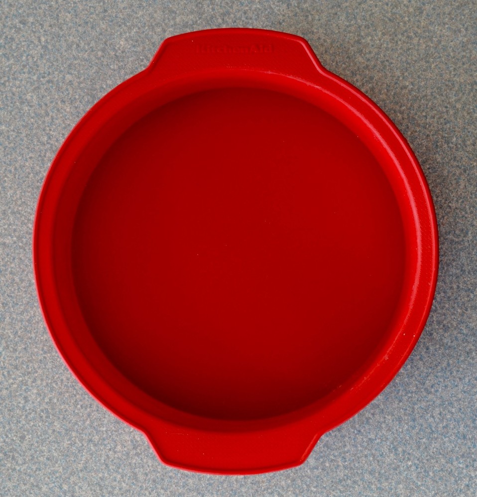 ^KITCHENAID 9" RED ROUND SILICONE CAKE PAN
