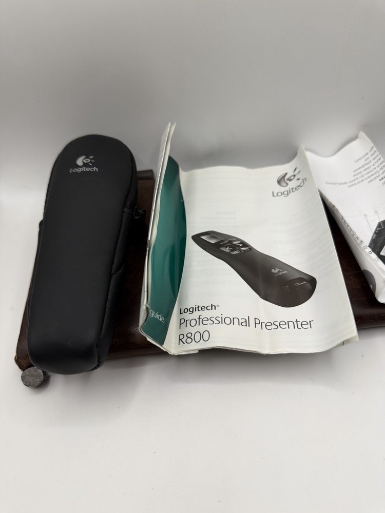 Logitech R800 Professional Presenter Green Laser Pointer with Case And USB