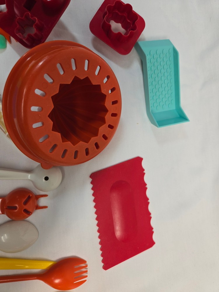 Vintage Tupperware gadgets lot-22 pieces