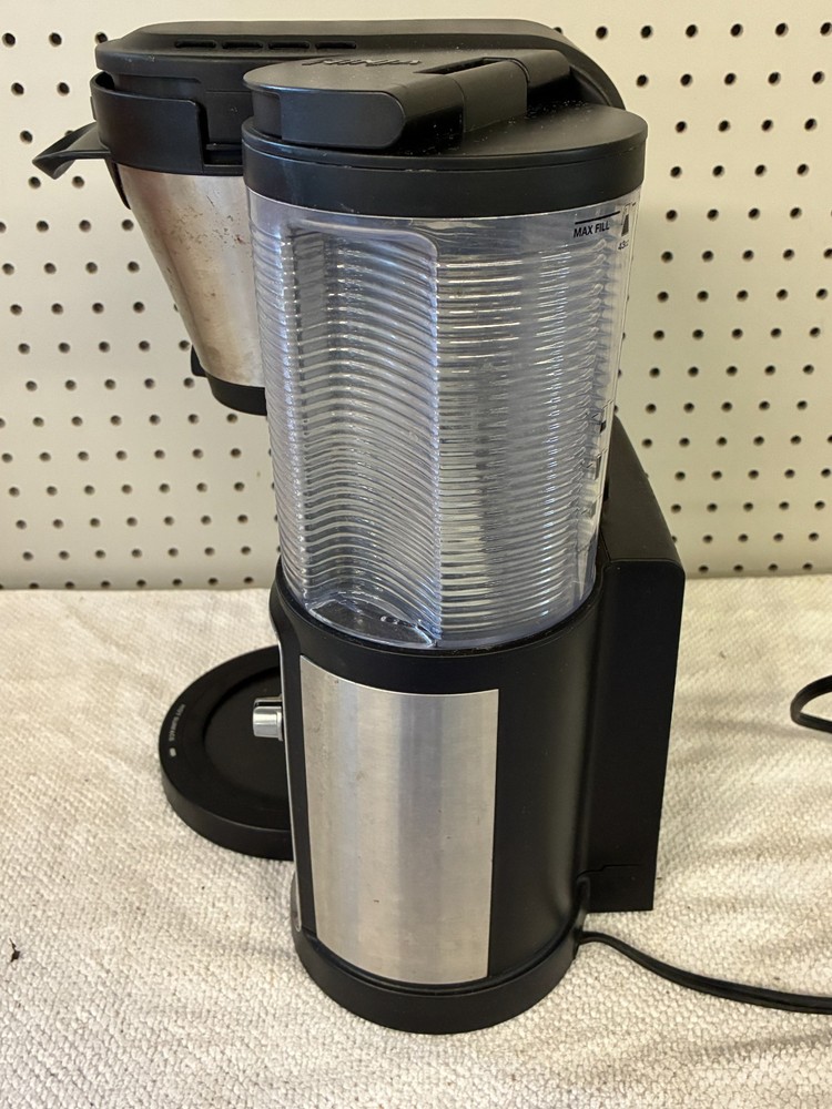Ninja CF080-69 Coffee Maker Bar Brewer Automatic Programmable Powers On