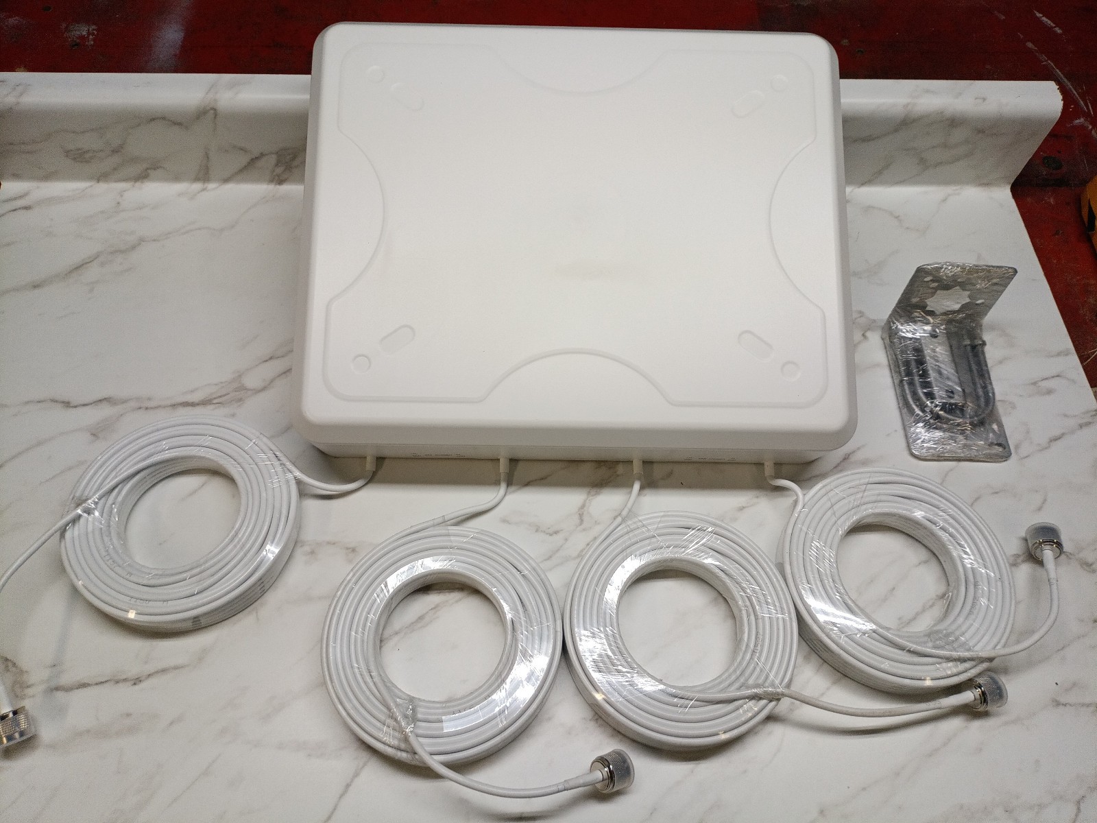 5G 4 x 4 MIMO Directional Panel Antenna 4 Port Wide band GSM 2G 3G SDMA 4G LTE