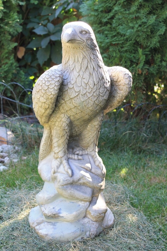 Polyurethane flexible mold with a plastic frame "The eagle looks to the left"