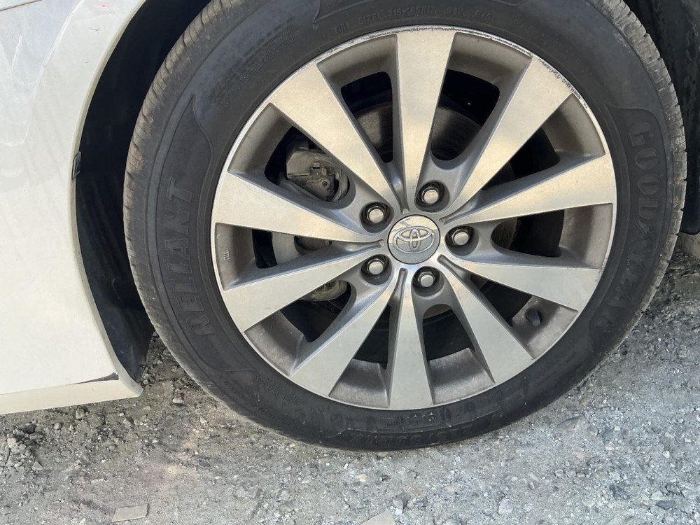 AVALON 2011 Glove Box 5021925