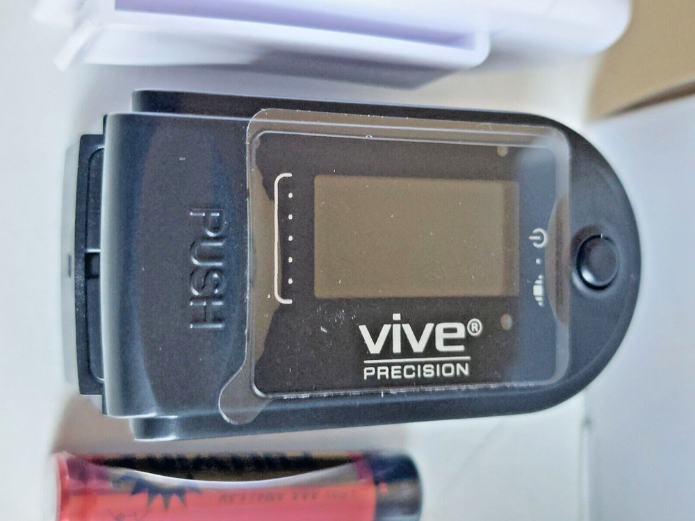 Vive SP02 Pulse Oximeter Model S Fingertip Bluetooth includes Case, Batteries
