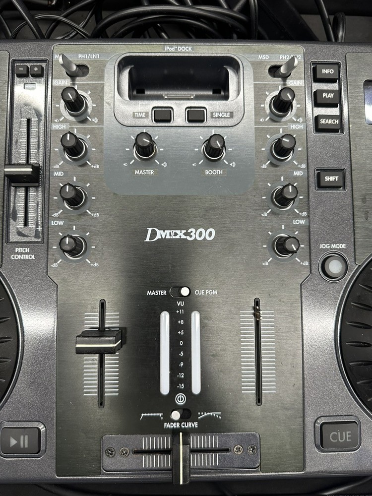 CORTEX DMIX-300 IPOD DJ MIXER W/ Hard Case (E16002575)