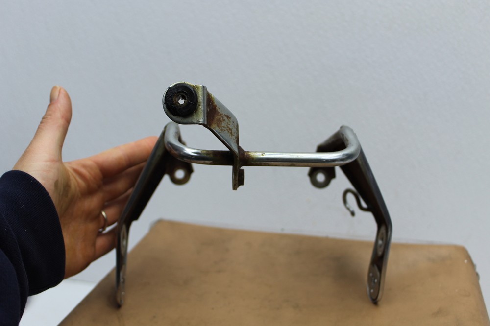 1981 YAMAHA XJ550 (#298) FRONT FORK EARS HEADLIGHT MOUNT bracket