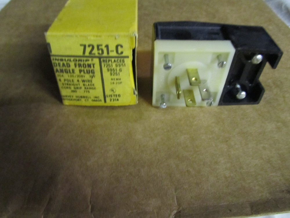 DEAD FRONT ANGLE PLUG 7251C