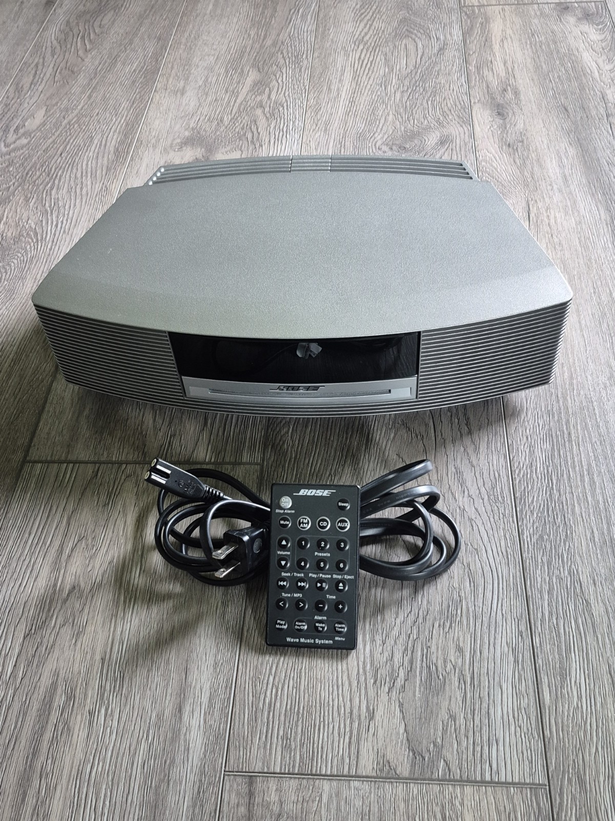 BOSE Wave Music System CD am fm radio with remote works great sounds excellent