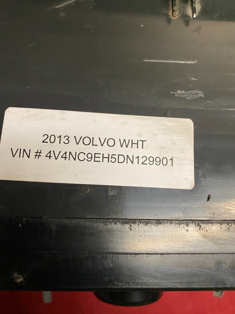 2013 VOLVO VNL DASH GAUGE PANEL CLUSTER 21546092-P02 BROKEN TAB