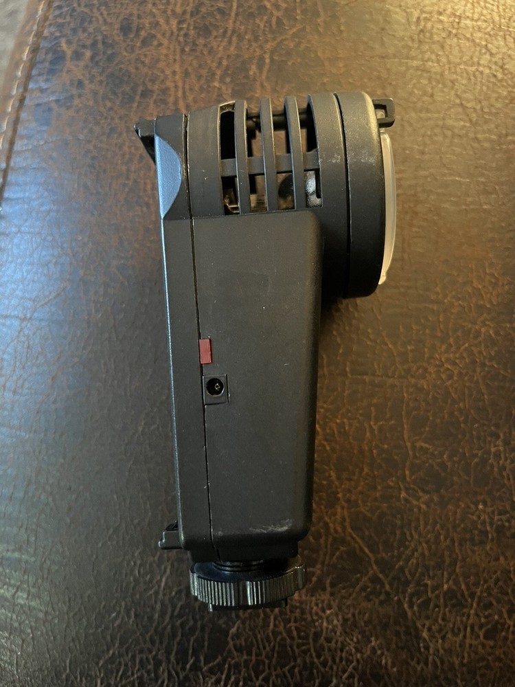 Lenmar Camcorder Cordless Video Light VTL33 with light diffuser