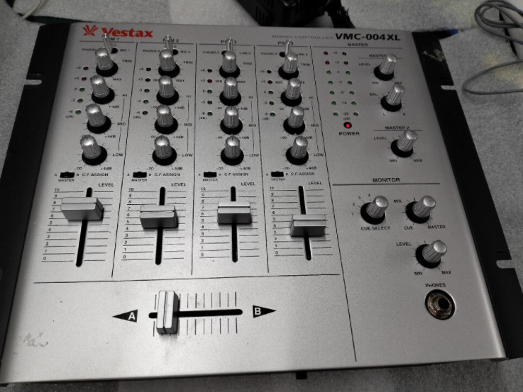 1pcs Vestax VMC-004XL Mixing Console