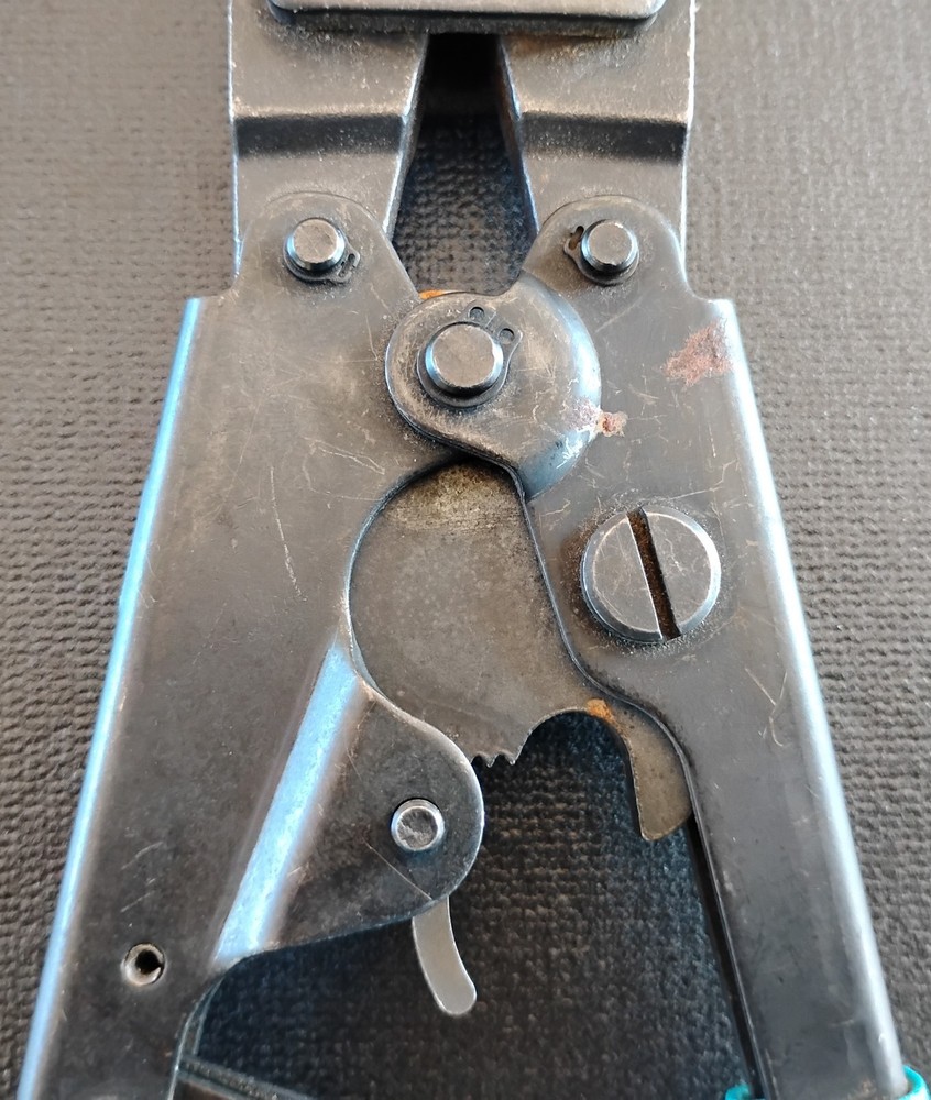 sharkbite pex crimping tool