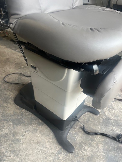 Midmark 630 Power Exam Chair