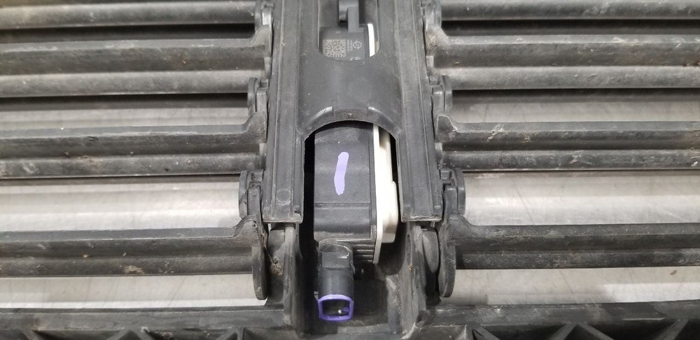 24 DODGE RAM 3500 AIR SHUTTER 6.7L ETM