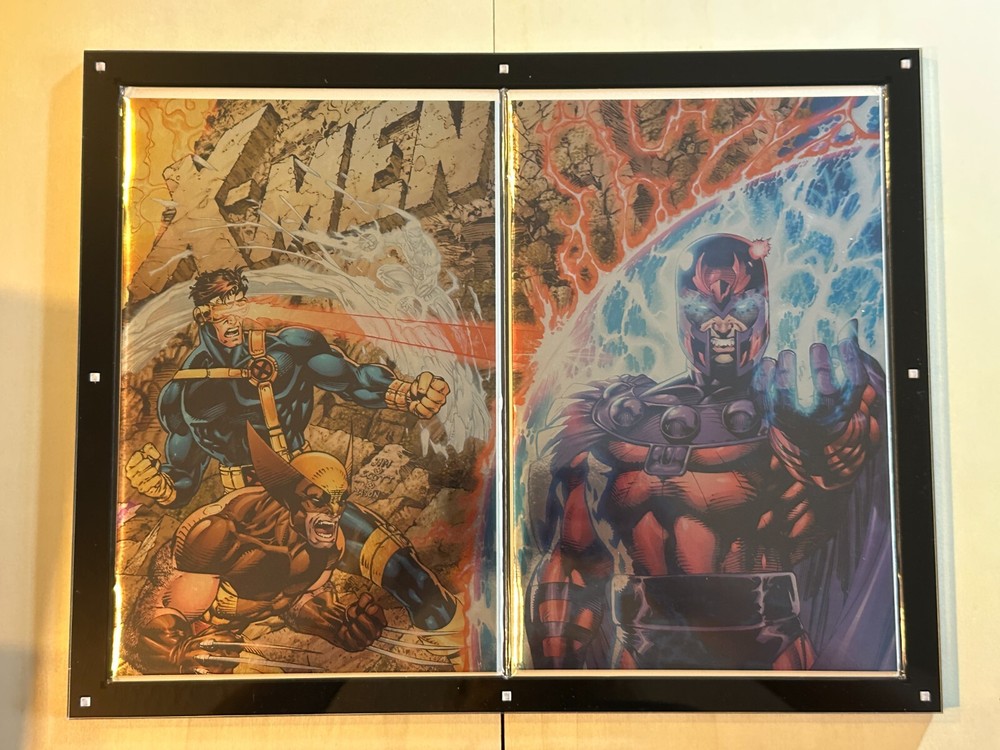 Modern 2 Comic Book Holder Connecting Cover Magnetic Case With Display Base