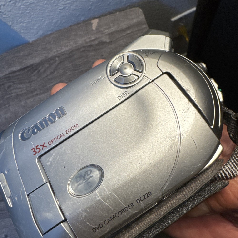 Canon DC220 Mini DVD camcorder 35x optical zoom untested
