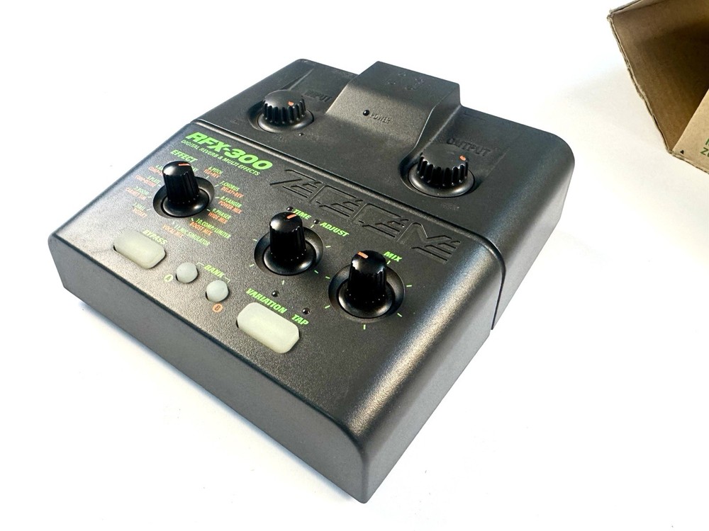 Zoom RFX-300 Digital Reverb & Multi Effects Processor. New Old Stock!