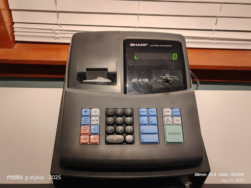 Sharp XE-A106 Electronic Cash Register with keys - Tested, AS-IS