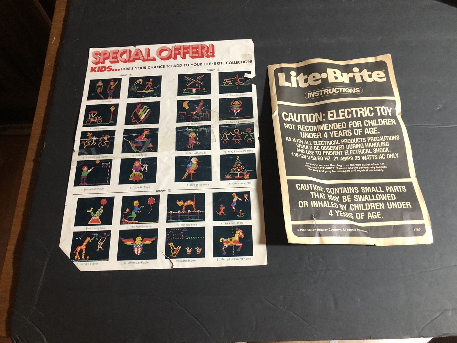 Vintage Original LITE BRITE 1989 Hasbro Works with Box 300+ pegs 31 + pages