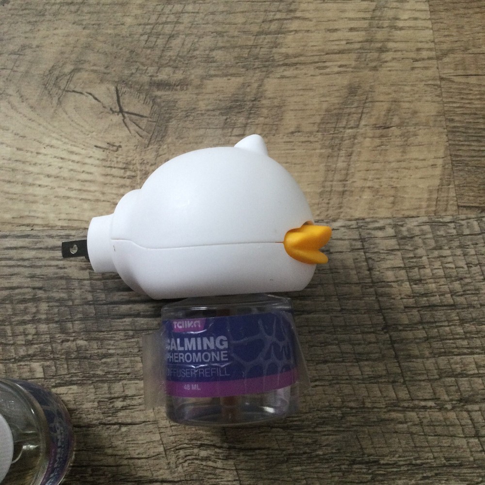 Cat Calming Diffuser, 2 in 1 Cat Calming Starter Kit (Diffuser Head + 2pcs 48ml