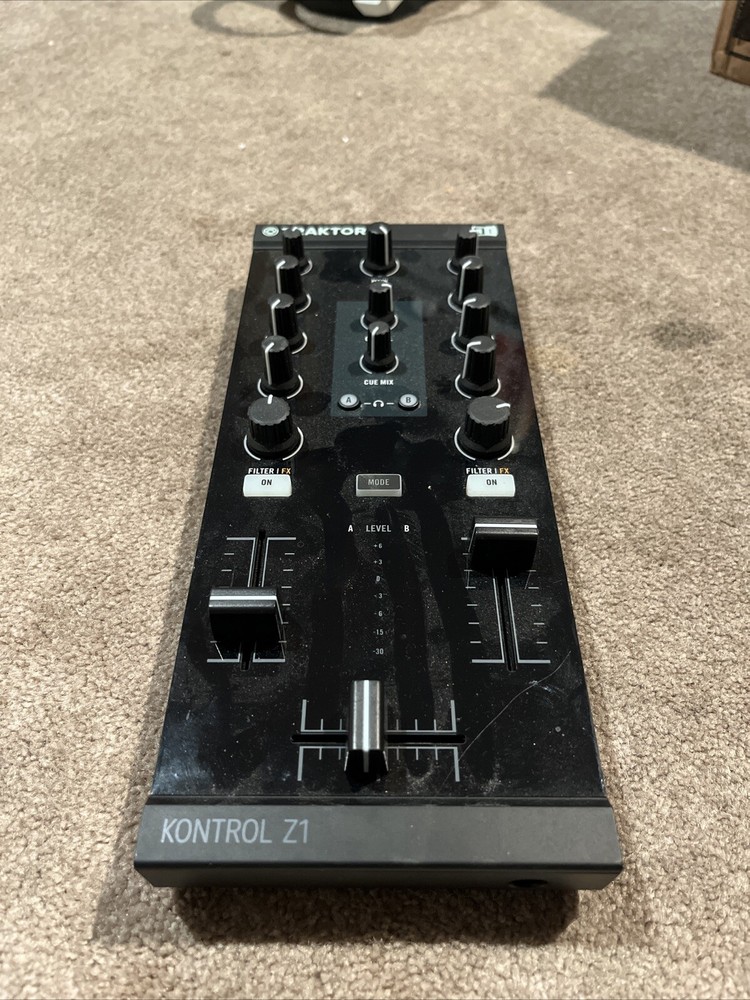 Traktor Z1 Dj Control deck