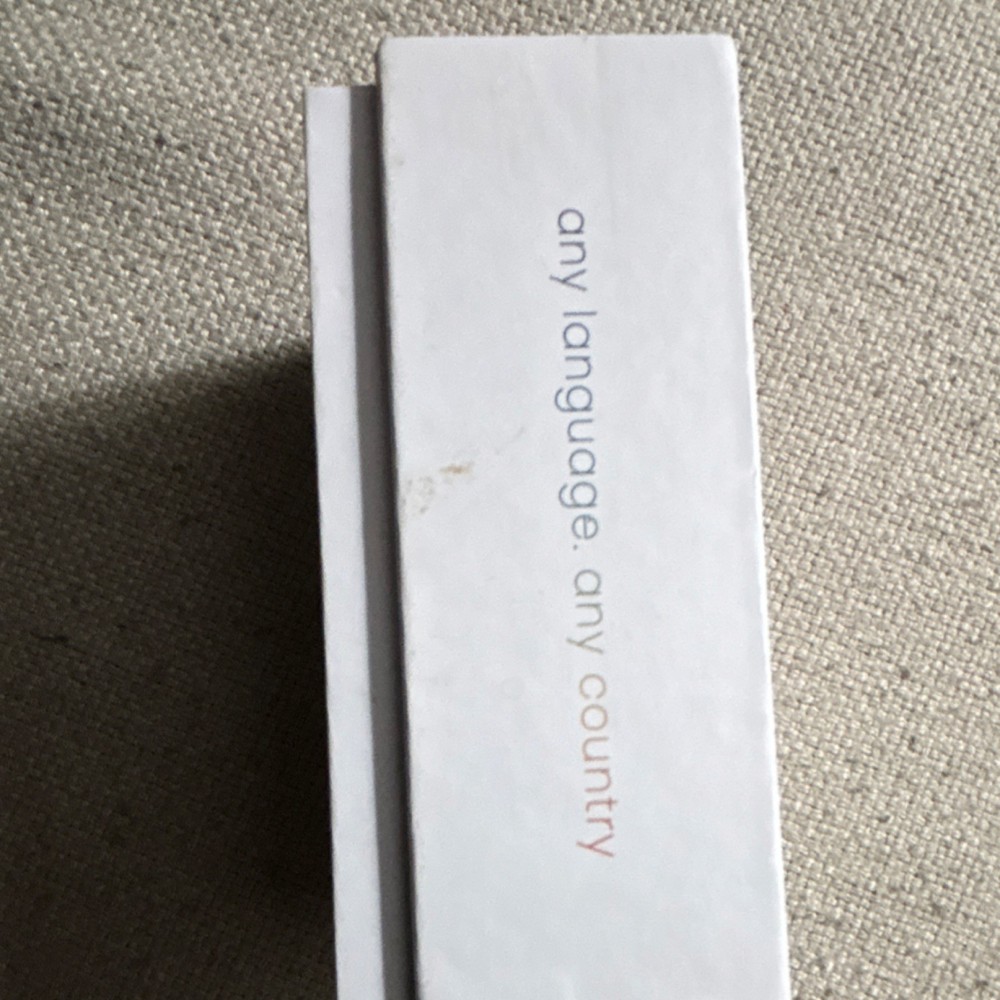 Poliglu Real-Time Multilingual Handheld Translator Device with Quality Audio