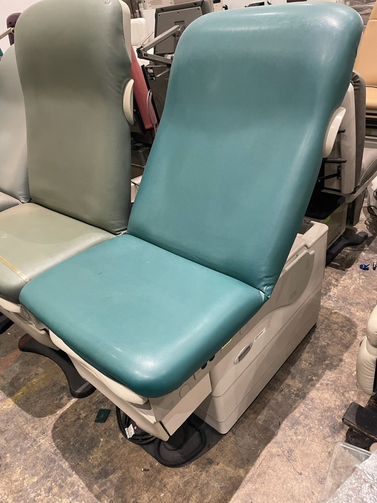 Midmark 623 Power Procedure Table Dark Green