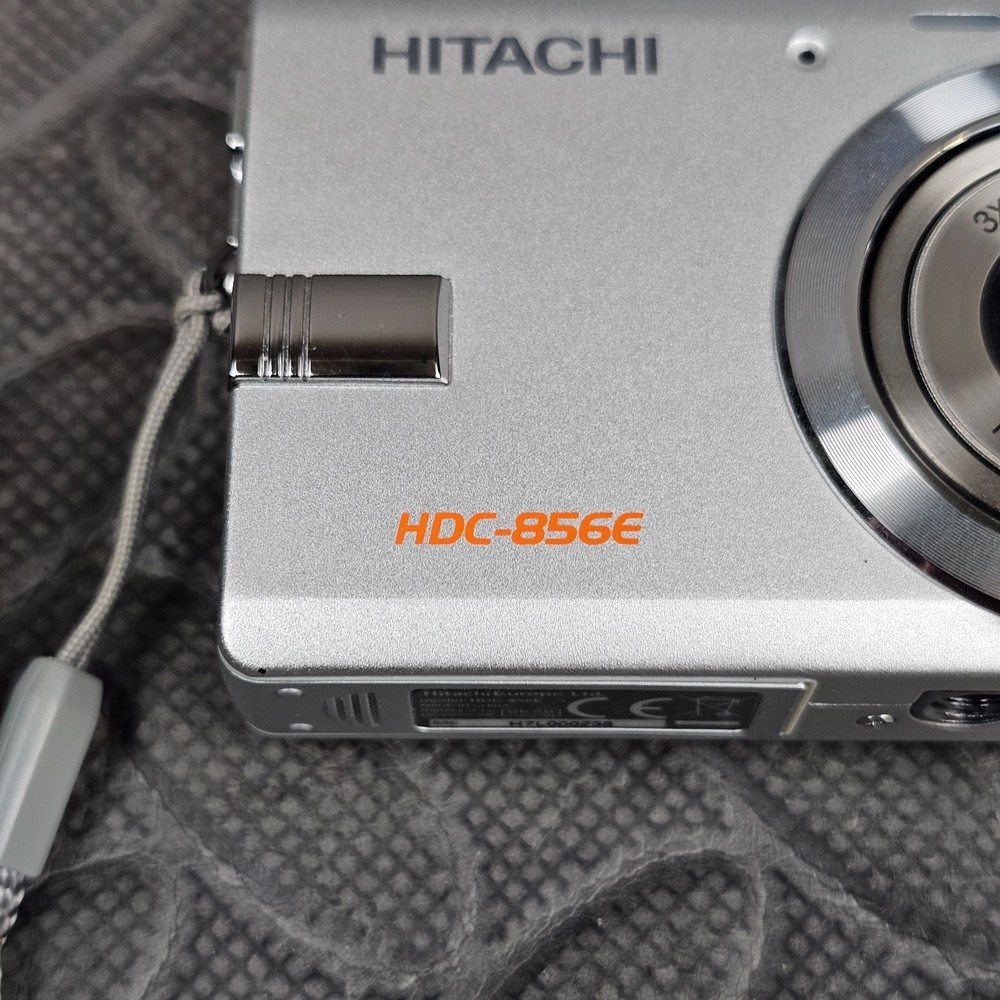 Hitachi HDC-856E Digital Compact Camera 8.0MP 3x Optical Zoom Silver - Untested