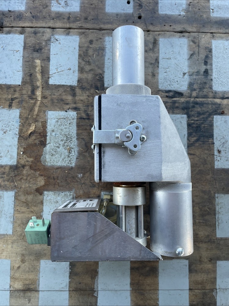 CONAIR MODEL CV 2 24VDC 0.2 FLA material Hopper