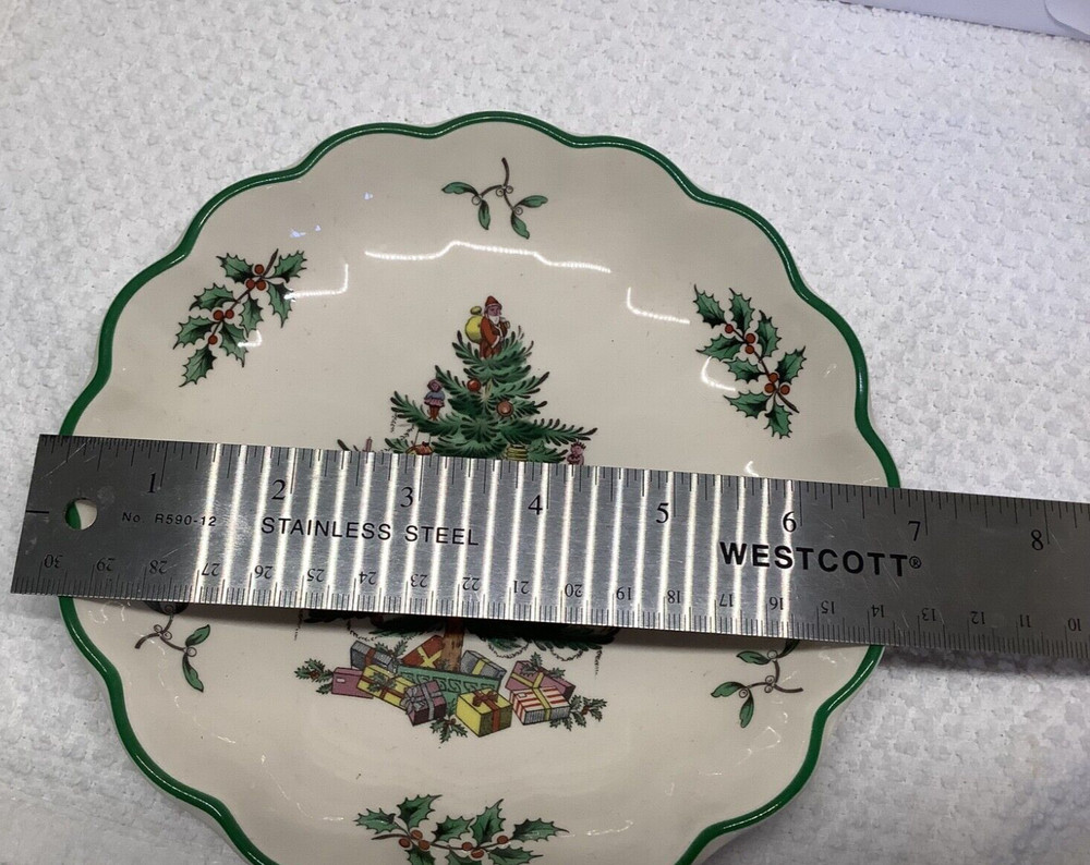 Spode Christmas Tree Round Scalloped Edge 7" Candy Nut Dish