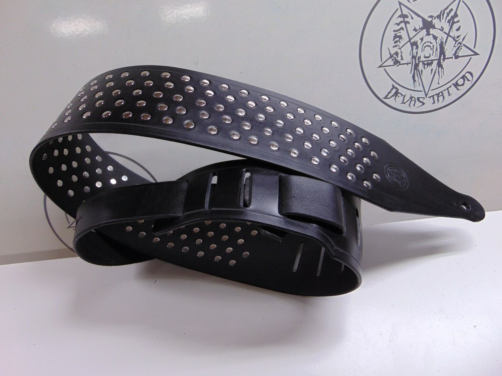 RANDY RHOADS.. LEATHER GUITAR STRAP CHROME RIVET .(MDLS0168)