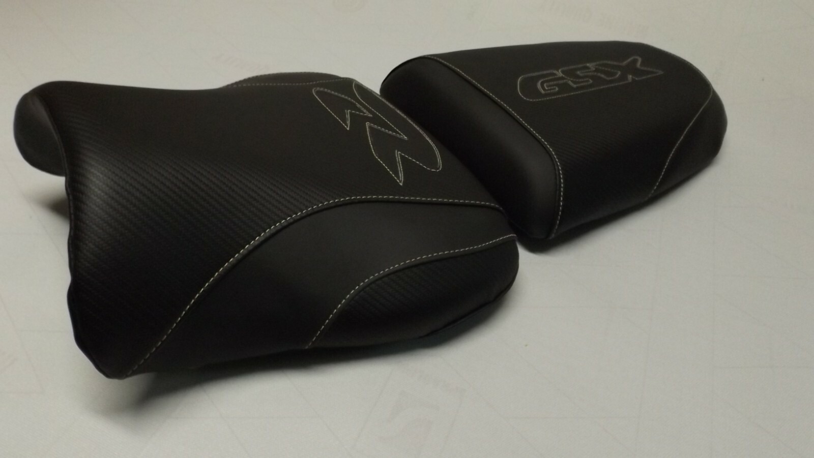 SUZUKI GSX 600R/750R/1000R FRONT & REAR BLACK CF CUSTOM FIT SEAT COVERS 00/03