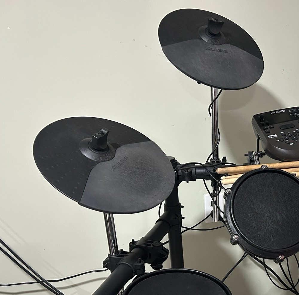 Alesis Surge Electronic Drum Kit, Built-in Effects, USB, Drum Sticks, Module
