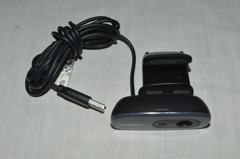 EUC Logitech C270 HD Webcam 720p Widescreen HD Video Calling +Light Correction