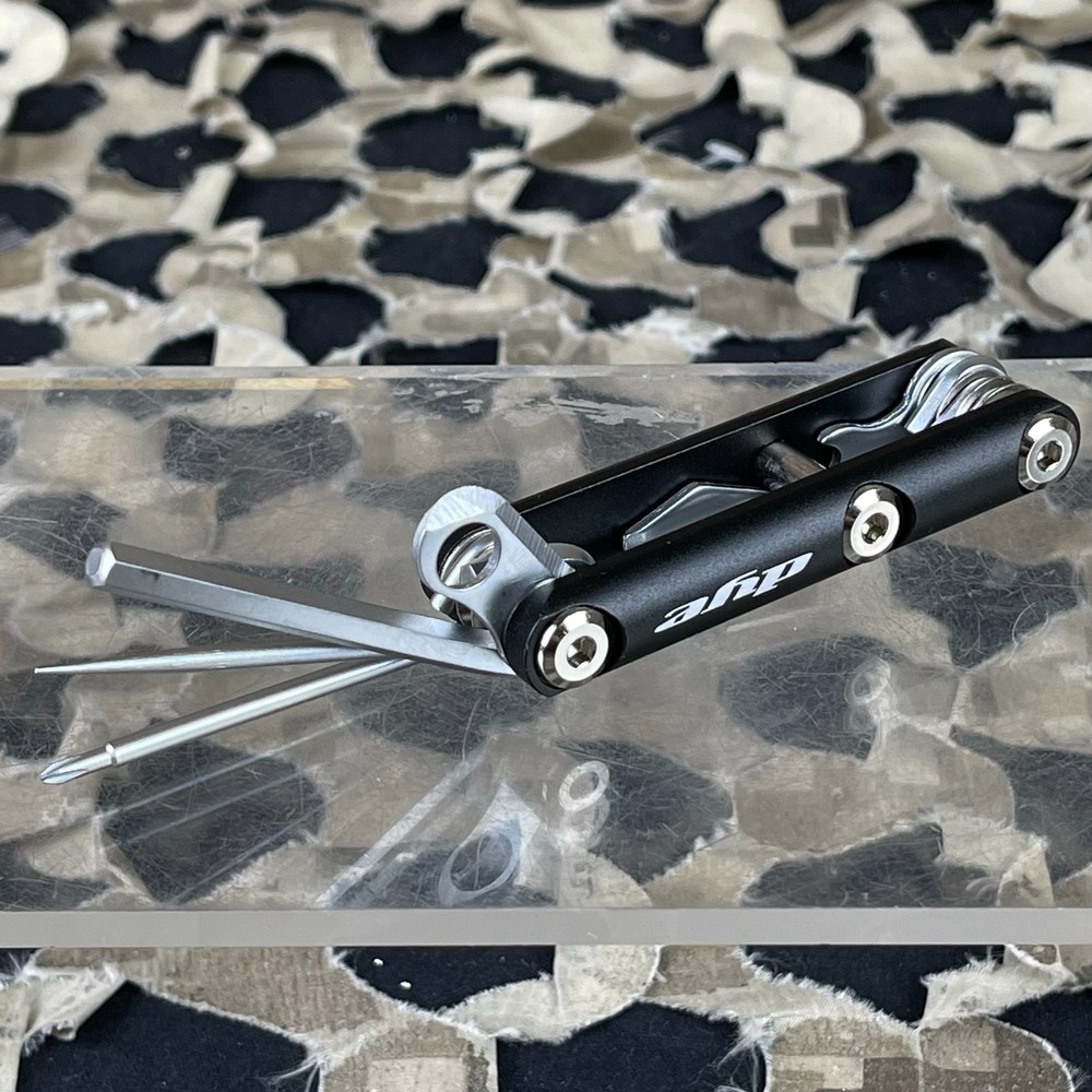 NEW Dye Core Multi Tool - Black