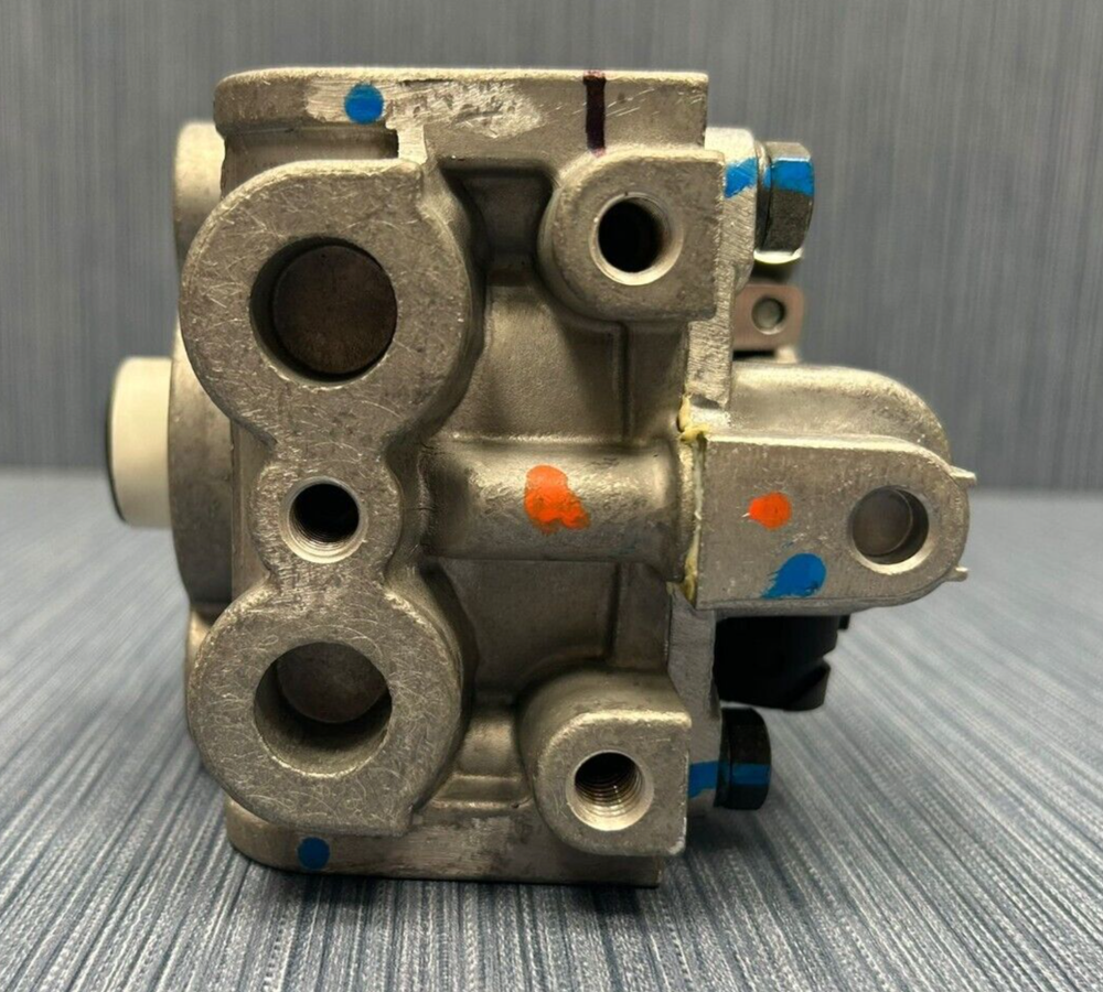 Bendix K071939 | Genuine Bendix® Brake Relay Valve