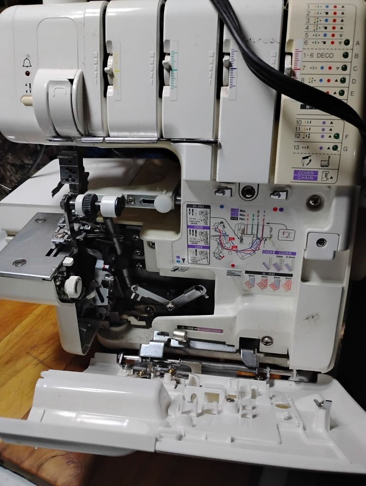 Bernina 2500 DCET Portable Electric Overlocker Sewing Machine White
