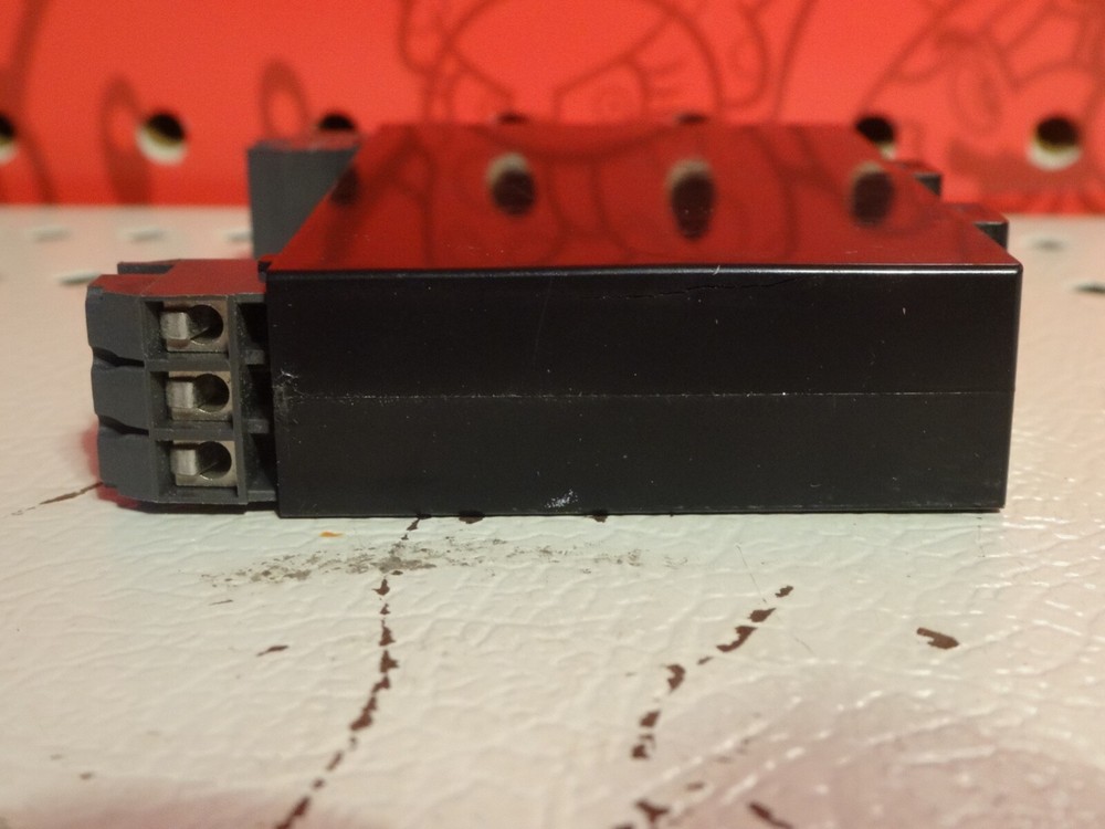 SSAC MICROTIME Solid State TIMING RELAY DSTUA3 24-240VAC 0.1s-63m