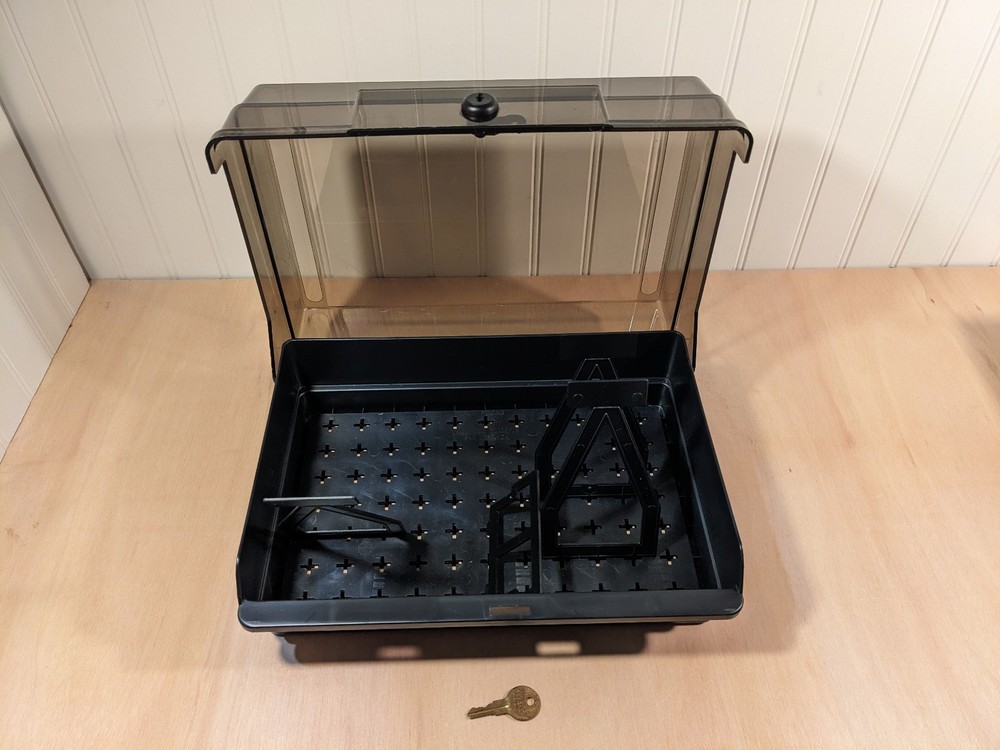 Flip 'N' File Storage Container for Computer Floppy Disksettes Locks W/ Key