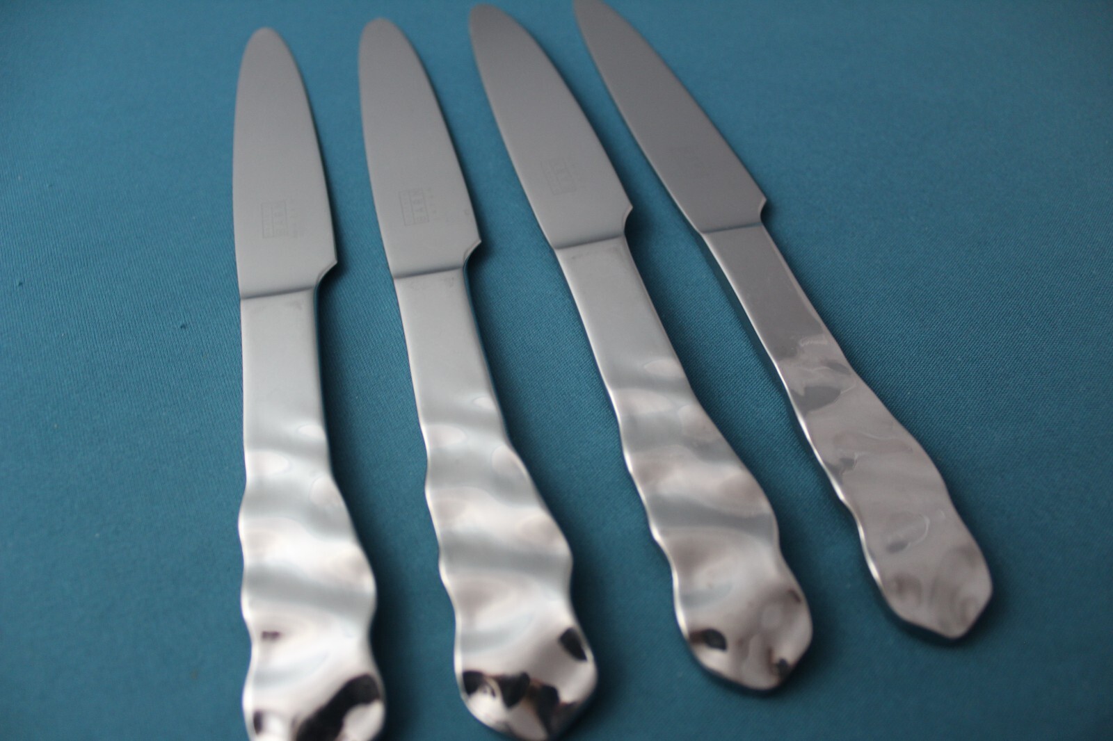 Pottery Barn LETTUCE Dinner Knives Solid (Set of 4) Stainless Japan 9 1/4"
