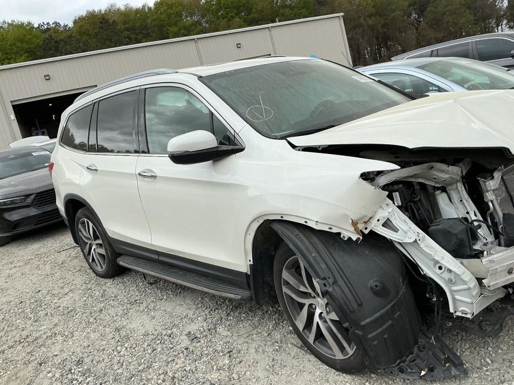 PILOT 2017 Glove Box 5021571