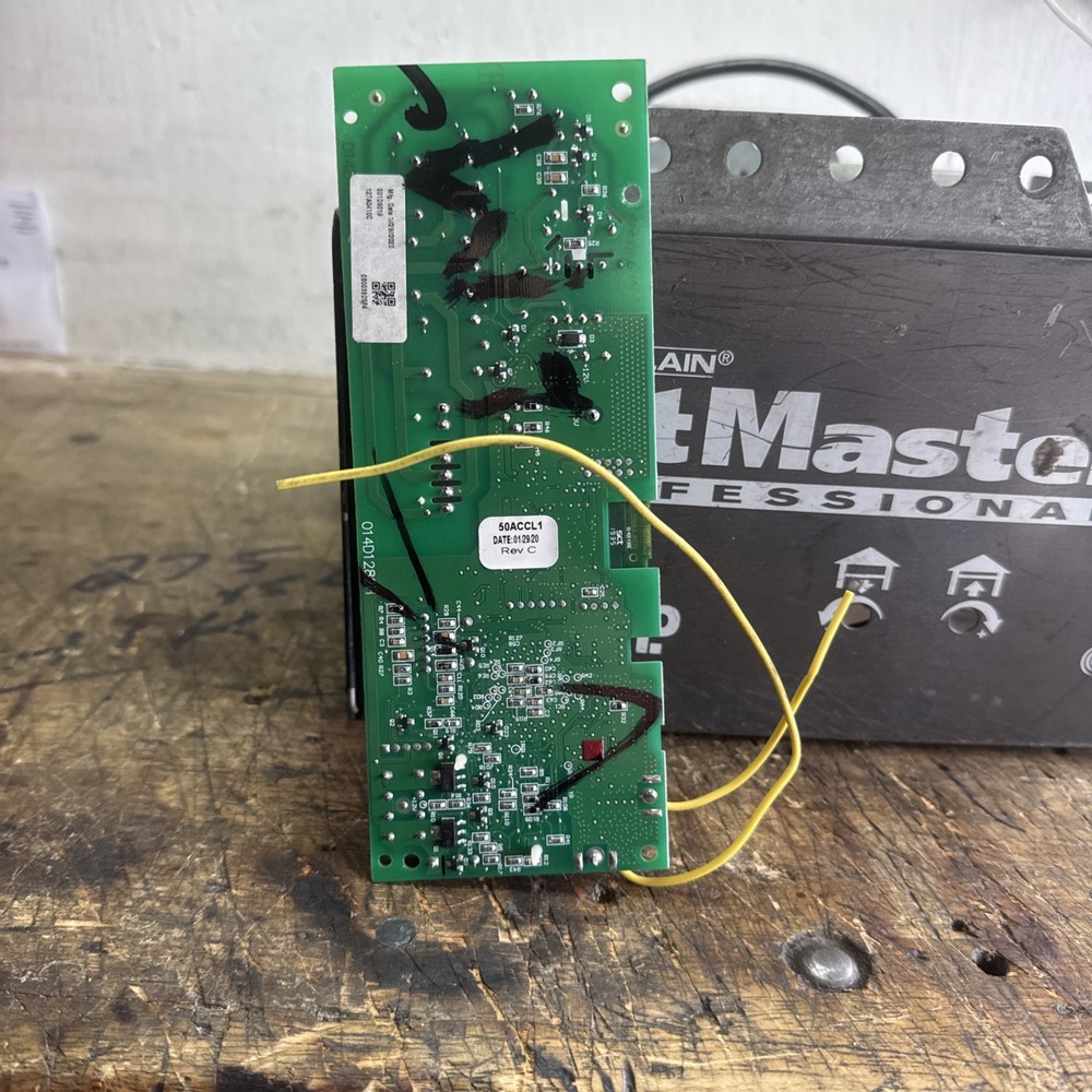 50ACCL1 1/29/2000 Master Logic board Yellow learn button