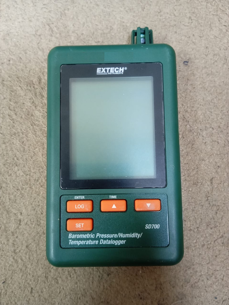 Extech / Barometric Pressure/Humidity/Temperature Datalogger / SD700