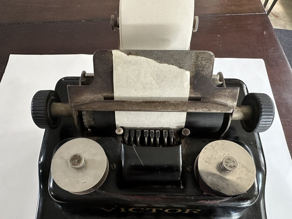 ANTIQUE 1920'S VICTOR ADDING MACHINE
