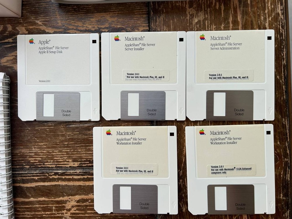 Macintosh AppleShare M0548/B Version 2.01. Vintage Apple software