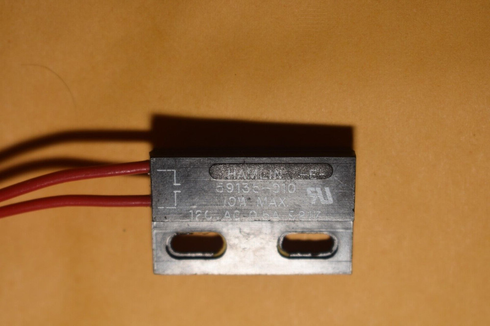 HAMLIN - 59135-010 - MAGNETIC SENSOR REED SWITCH - NEW