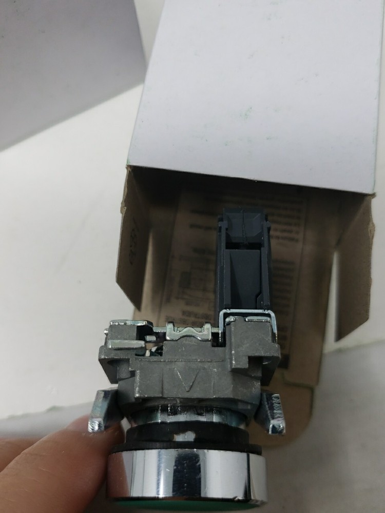 2ct GREEN XB4-BA31 22mm Push Button