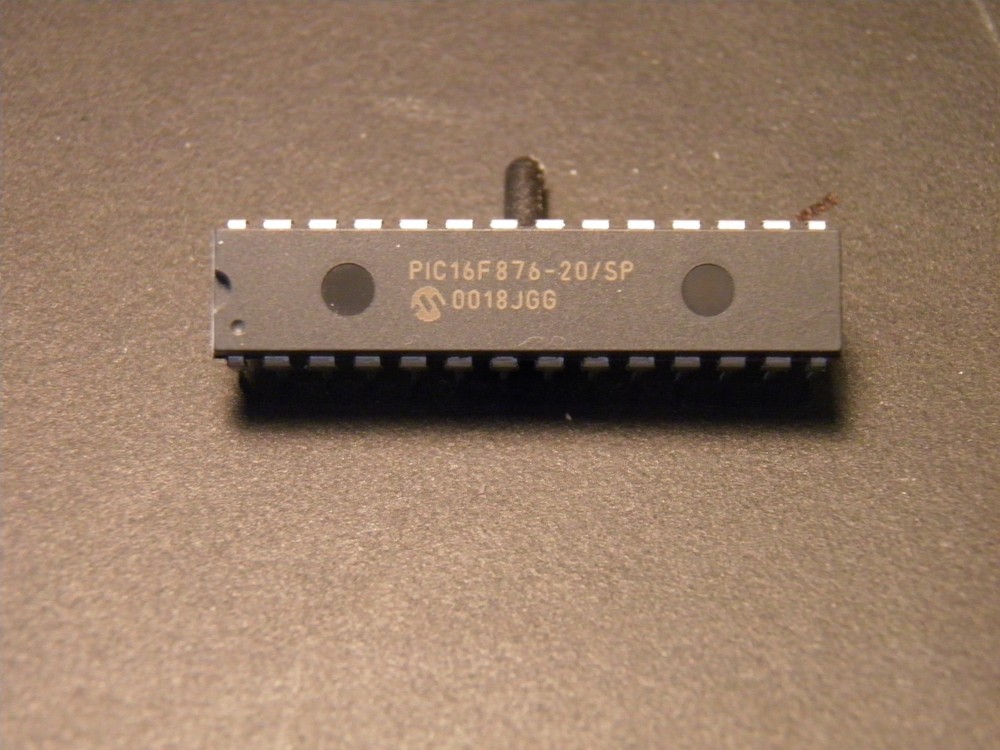 Microchip PIC16F876-20/FP Flash